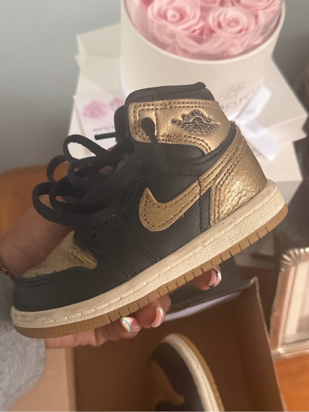 Jordan 1 Black/Gold Retro High OG (Toddlers) Box Label